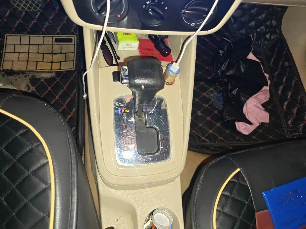 Volkswagen Bora 2012 1.6L Automatic Fashion Edition — миниатюра 14