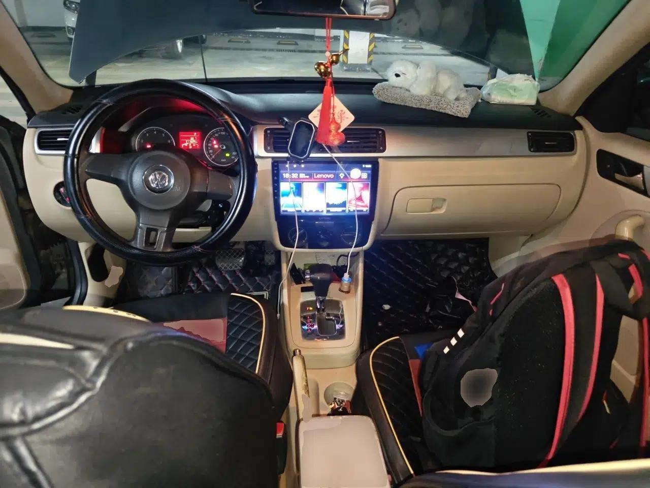 Volkswagen Bora 2012 1.6L Automatic Fashion Edition — миниатюра 9