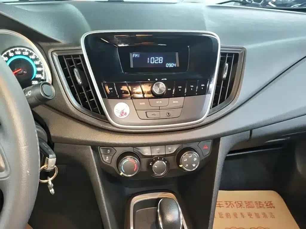 Chevrolet Cruze 2019 320 Automatic Sunroof Edition — миниатюра 13
