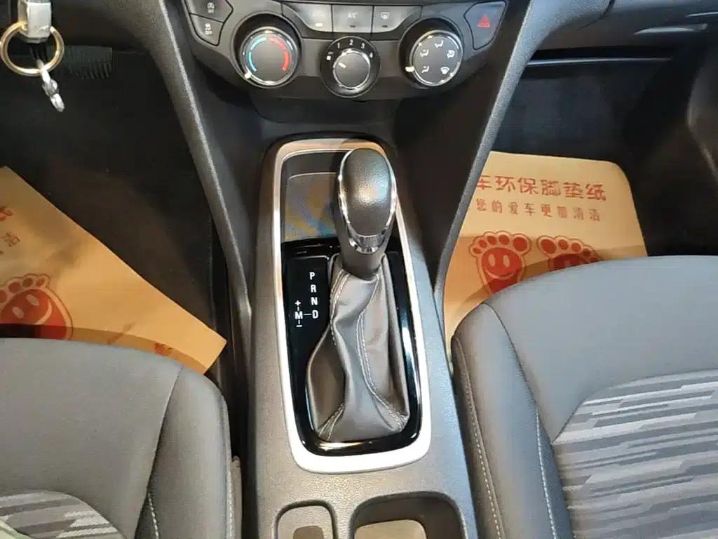 Chevrolet Cruze 2019 320 Automatic Sunroof Edition — миниатюра 14