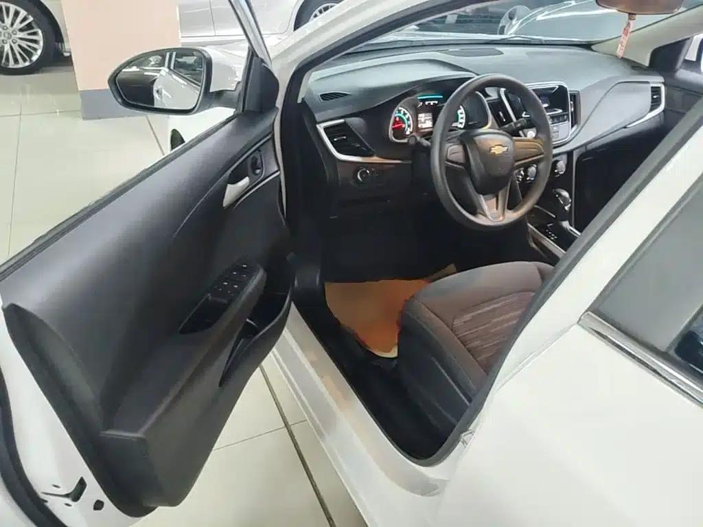Chevrolet Cruze 2019 320 Automatic Sunroof Edition — миниатюра 16