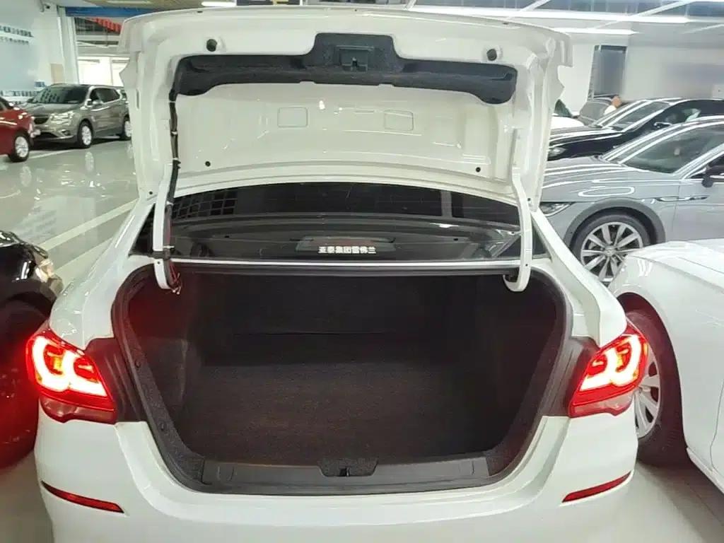 Chevrolet Cruze 2019 320 Automatic Sunroof Edition — миниатюра 19