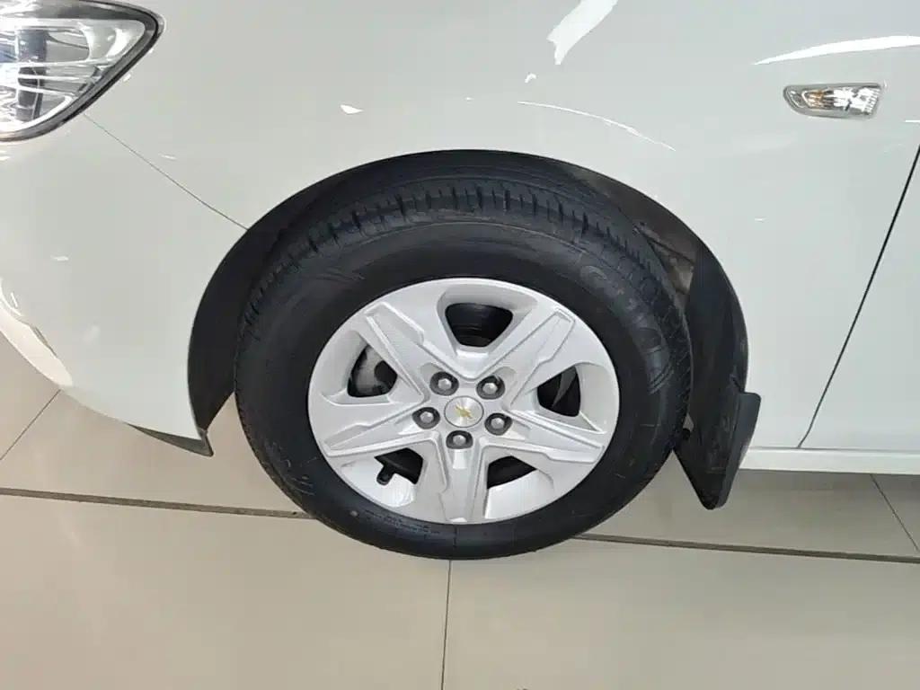 Chevrolet Cruze 2019 320 Automatic Sunroof Edition — миниатюра 23