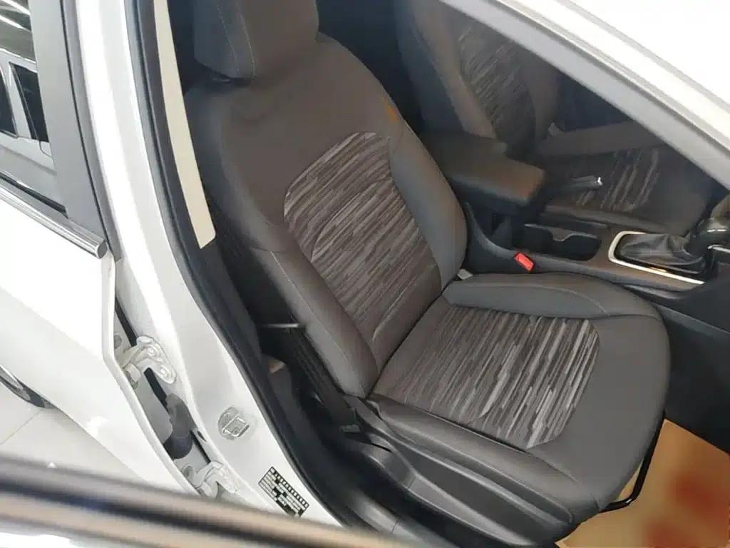 Chevrolet Cruze 2019 320 Automatic Sunroof Edition — миниатюра 25
