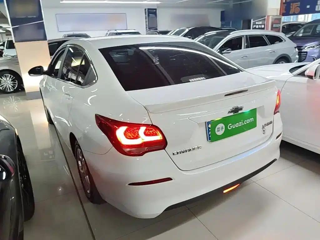 Chevrolet Cruze 2019 320 Automatic Sunroof Edition — миниатюра 5