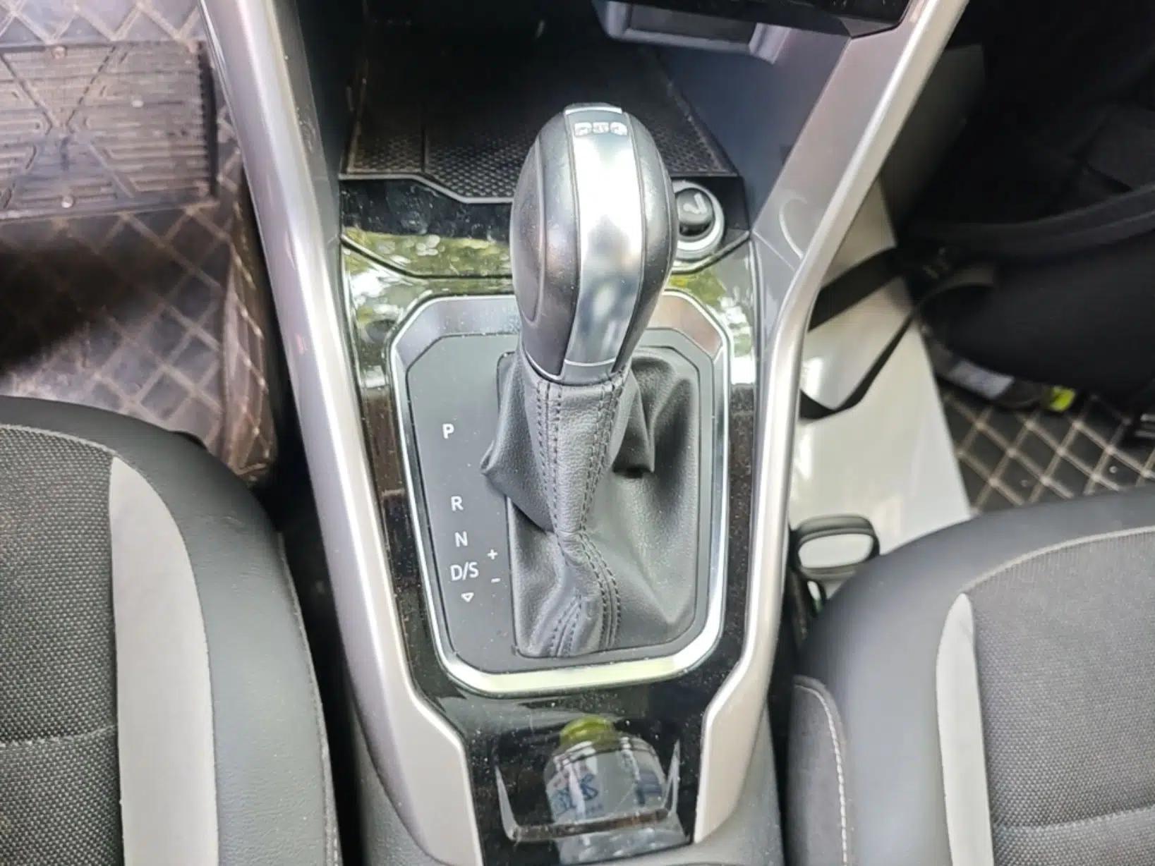 Volkswagen T-ROC 2020 280TSI DSG Two-Wheel-Drive Elite Version — миниатюра 21