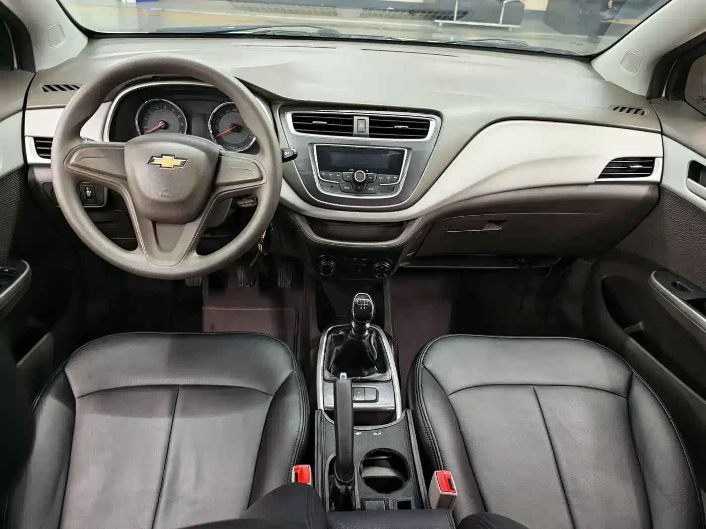 Chevrolet Aveo RV 2016 1.5L Manual Comfort Edition — миниатюра 8