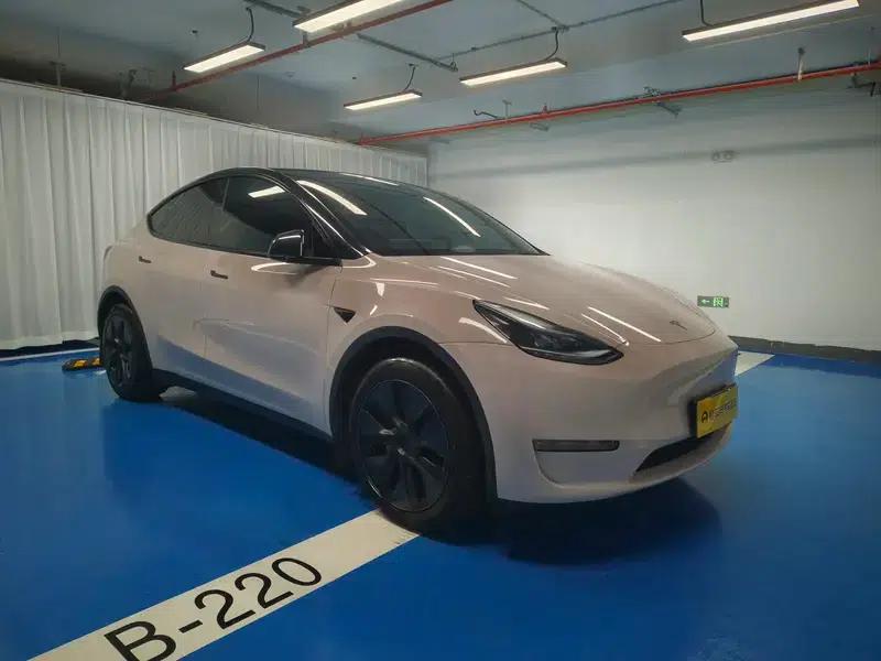 Model Y 2023 Long Range All-Wheel Drive — миниатюра 3