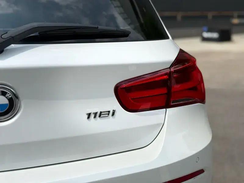 BMW 1 Series (Imported) 2018 118i Leading Edition — миниатюра 10