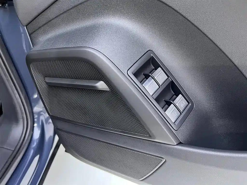 Audi Q6 2024 45 TFSI quattro Qiyun Edition Yulin Package 6-seater — миниатюра 28
