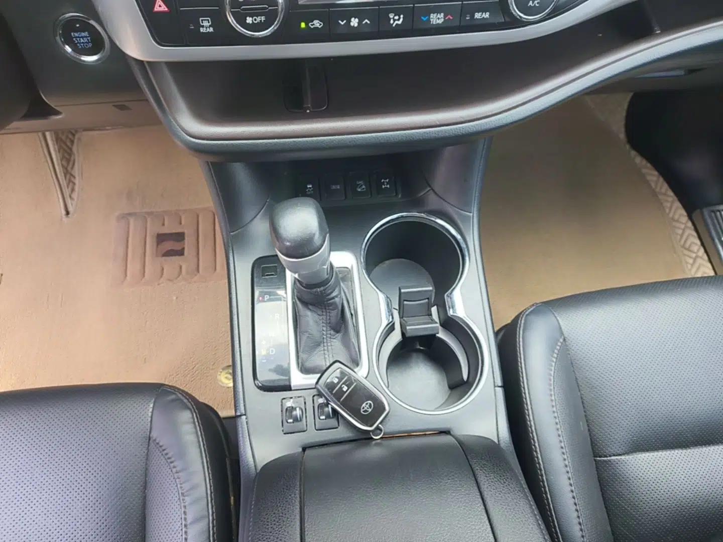 Toyota Highlander 2018 2.0T Four-Wheel Drive Luxury Version 7 Seats China VI Standard — миниатюра 16