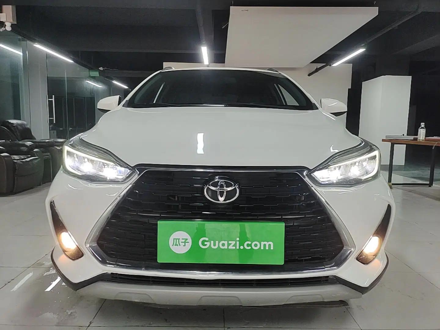 Toyota YARiS L Zhi Xuan 2022 1.5L CVT Luxury PLUS Edition — миниатюра 2