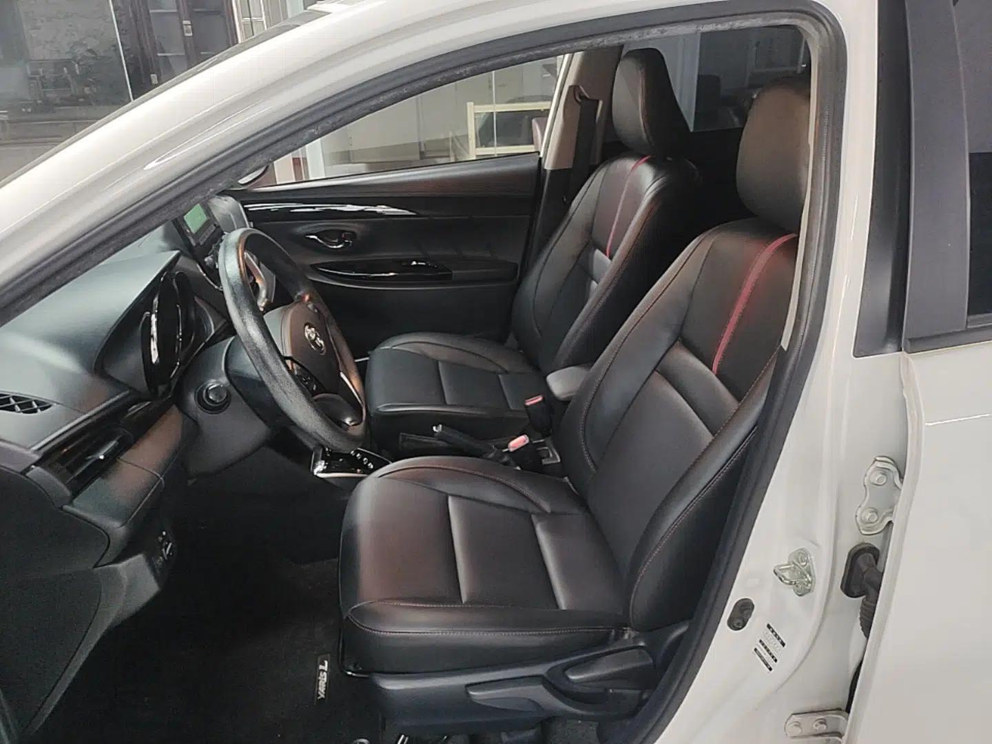 Toyota YARiS L Zhi Xuan 2022 1.5L CVT Luxury PLUS Edition — миниатюра 17