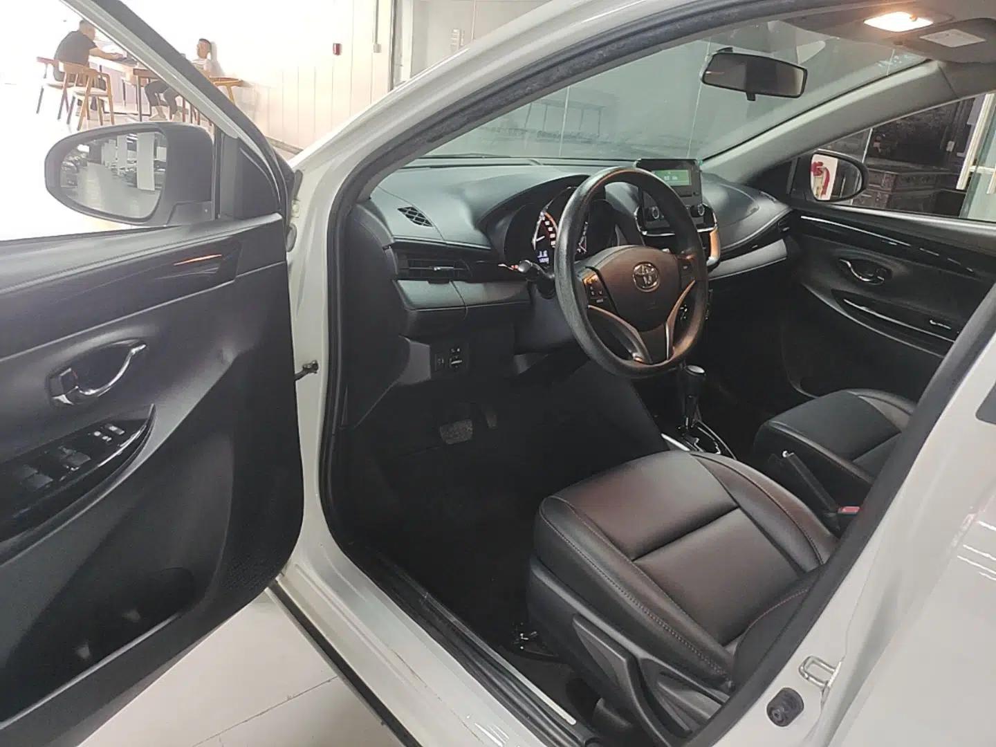 Toyota YARiS L Zhi Xuan 2022 1.5L CVT Luxury PLUS Edition — миниатюра 18