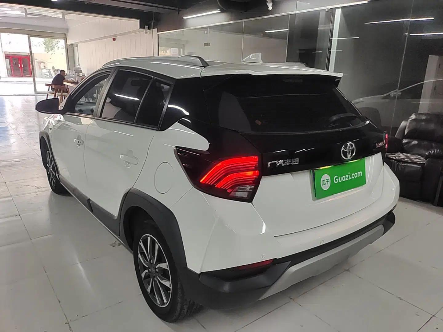 Toyota YARiS L Zhi Xuan 2022 1.5L CVT Luxury PLUS Edition — миниатюра 4