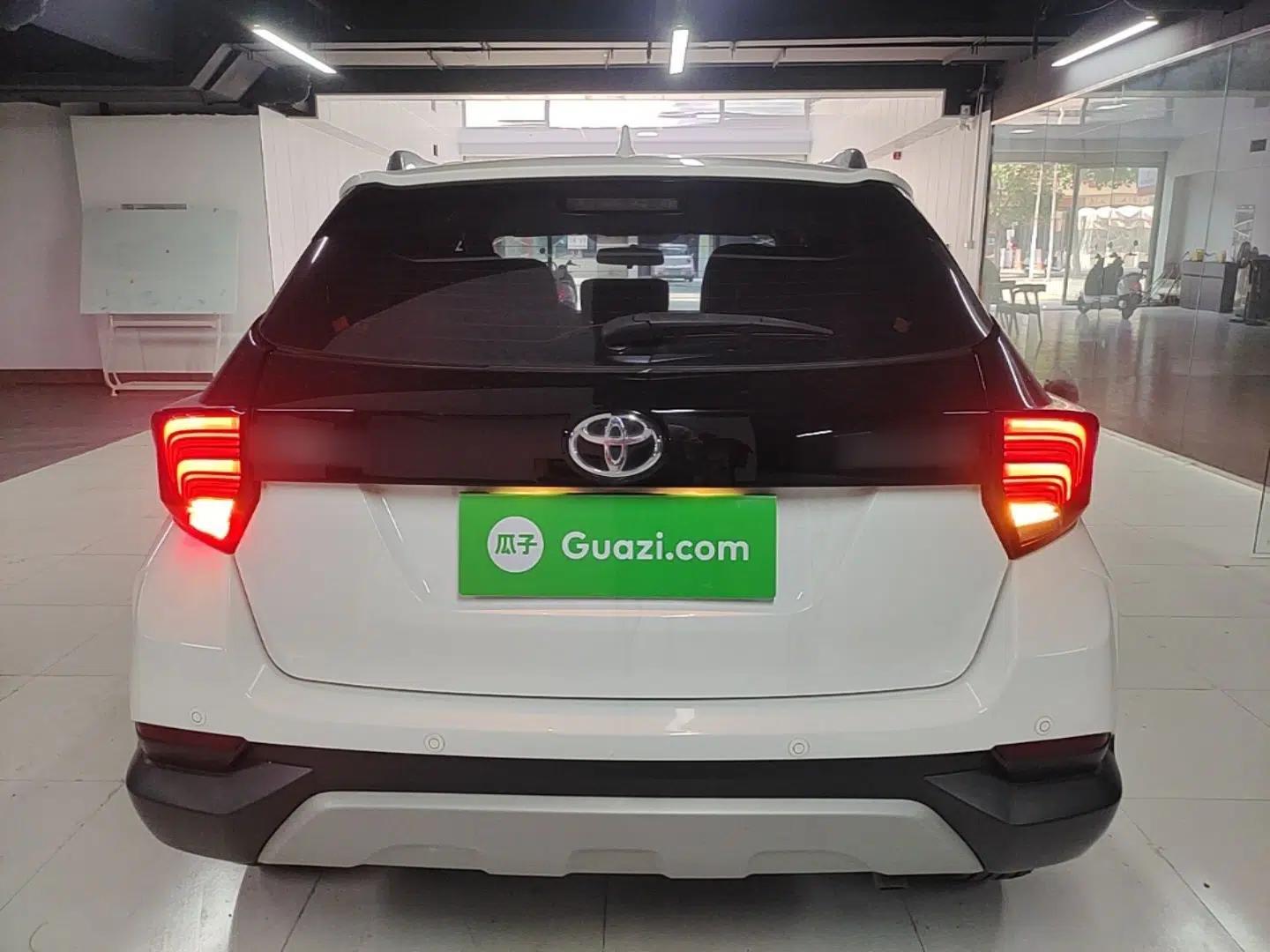 Toyota YARiS L Zhi Xuan 2022 1.5L CVT Luxury PLUS Edition — миниатюра 5