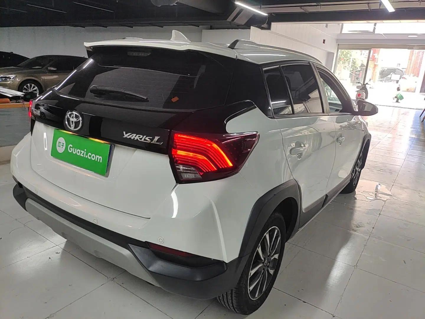 Toyota YARiS L Zhi Xuan 2022 1.5L CVT Luxury PLUS Edition — миниатюра 6