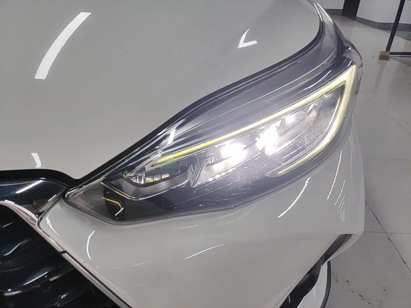 Toyota YARiS L Zhi Xuan 2022 1.5L CVT Luxury PLUS Edition — миниатюра 8