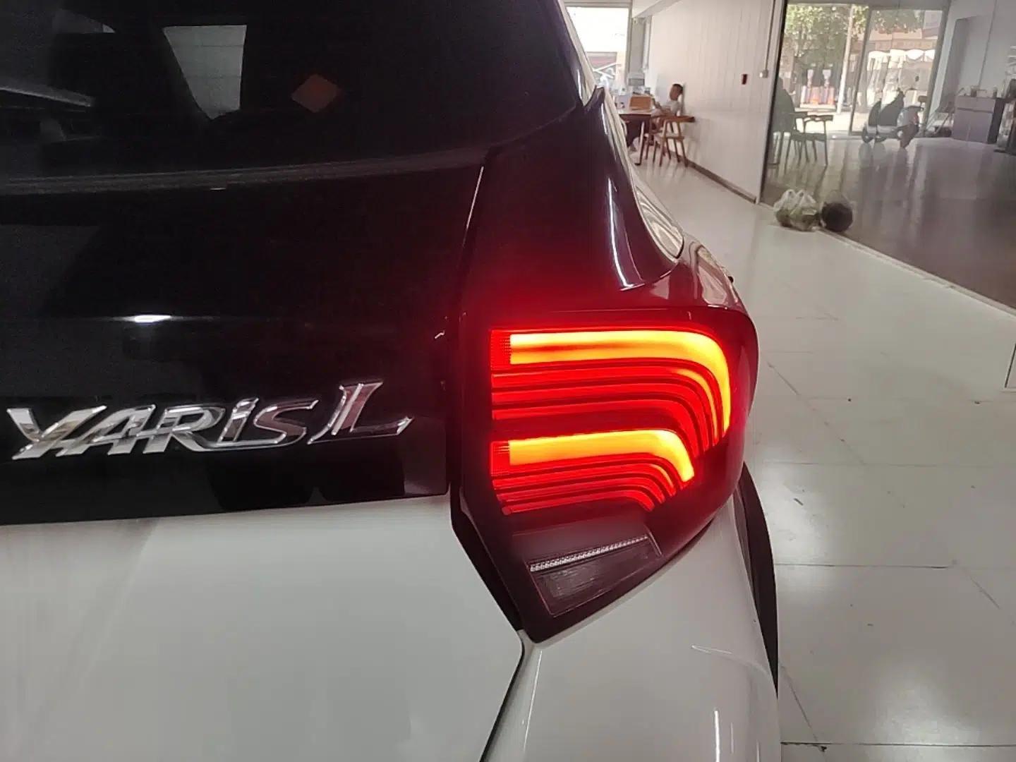 Toyota YARiS L Zhi Xuan 2022 1.5L CVT Luxury PLUS Edition — миниатюра 9