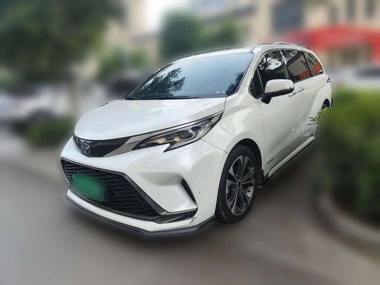 Toyota Granvia 2023 2.5L Hybrid Flagship VIP Edition — миниатюра 1