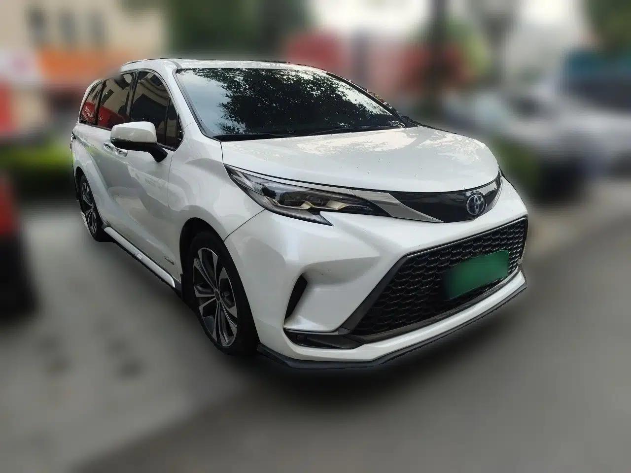 Toyota Granvia 2023 2.5L Hybrid Flagship VIP Edition — миниатюра 3