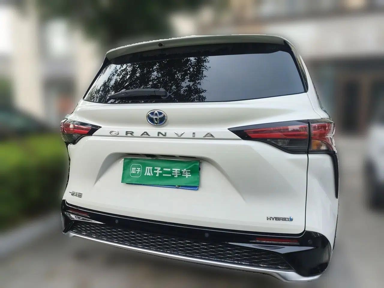 Toyota Granvia 2023 2.5L Hybrid Flagship VIP Edition — миниатюра 5