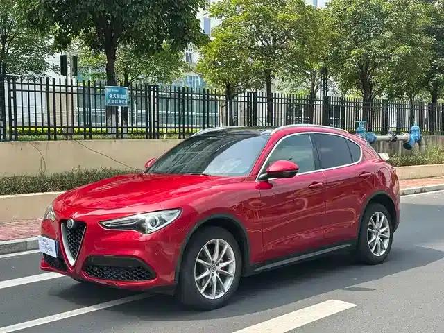 2017 Stelvio 2.0T 200HP Luxury Edition