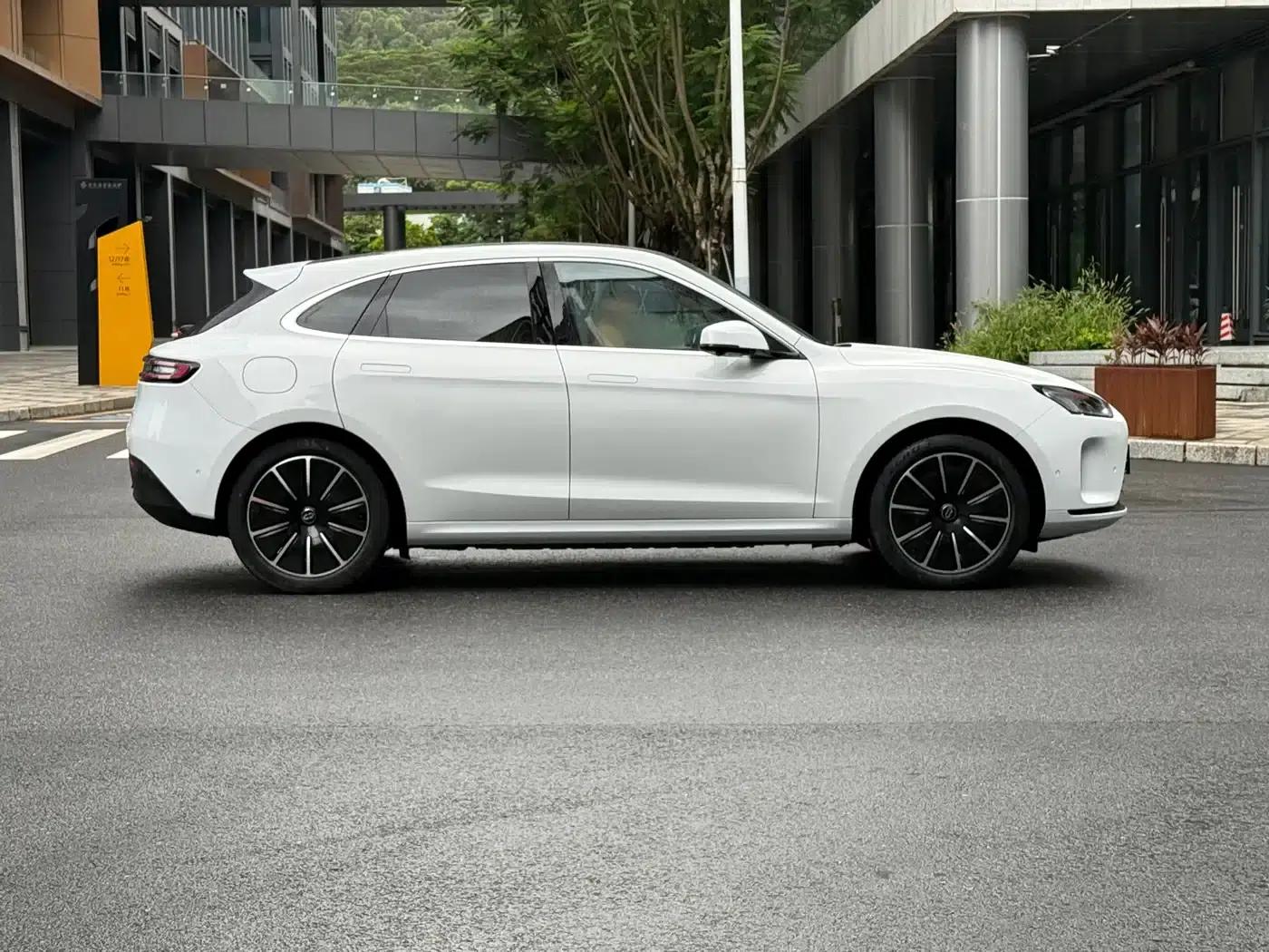 Wenjie M5 2023 Extended Range 4WD Intelligent Driving Edition — миниатюра 4