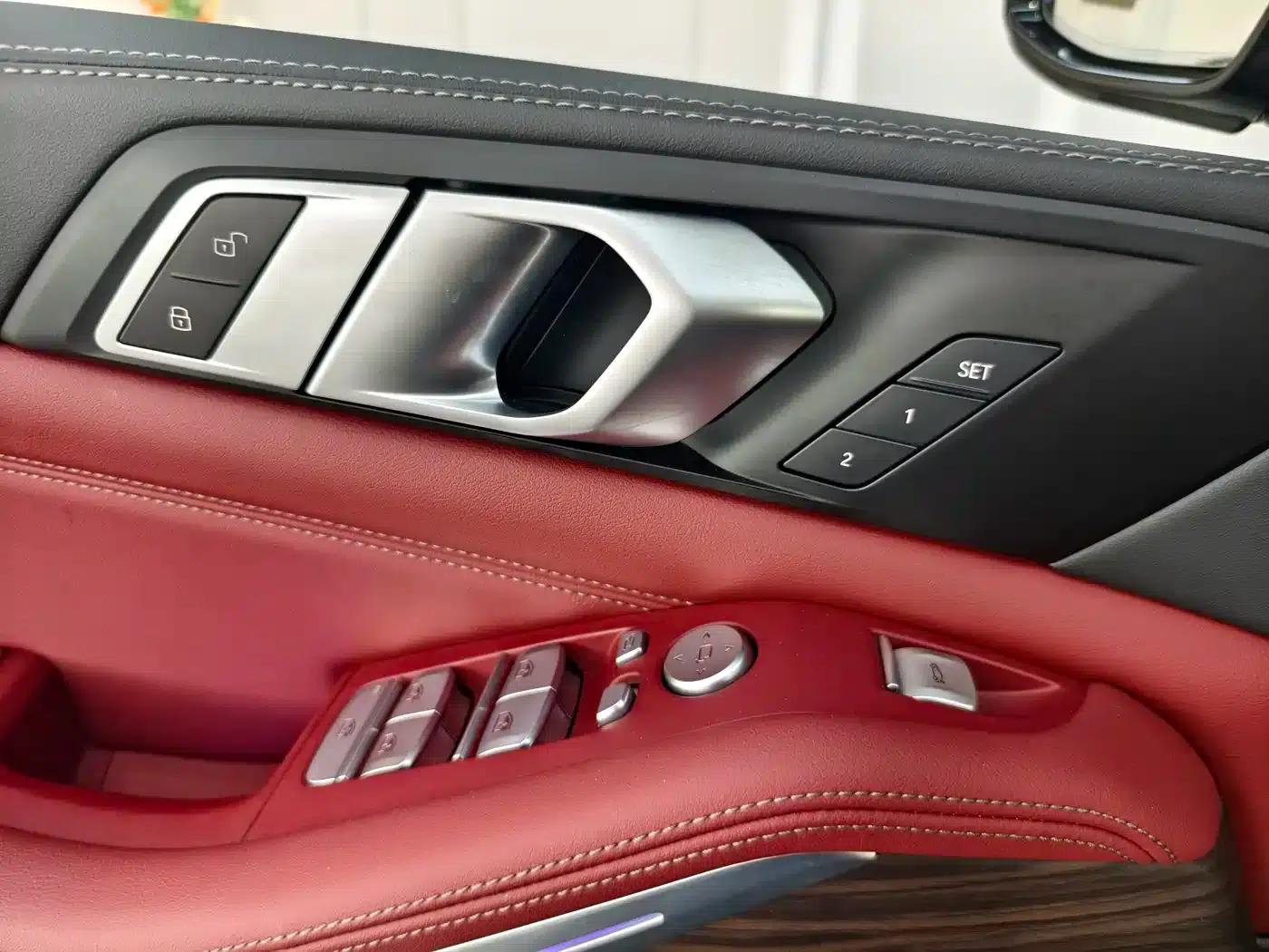 BMW X5 2023 xDrive 40Li M Sport Shadow Edition — миниатюра 11
