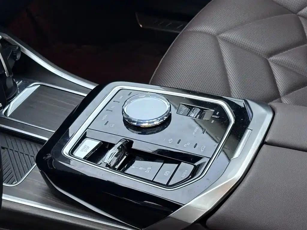 BMW i7 2023 eDrive50L Leading M Sport Package — миниатюра 11