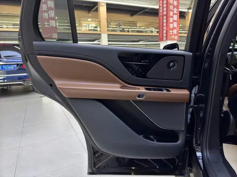 2021 Aviator 3.0T V6 AWD Premium Edition — миниатюра 5