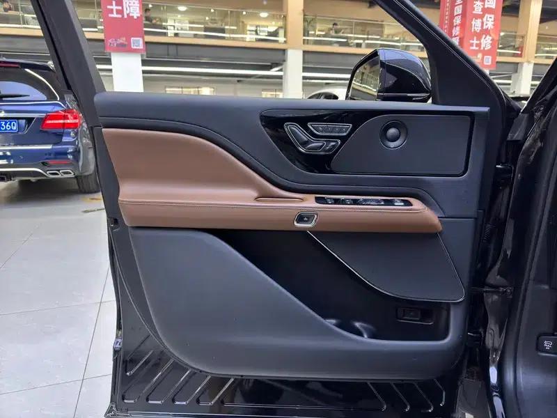 2021 Aviator 3.0T V6 AWD Premium Edition — миниатюра 6