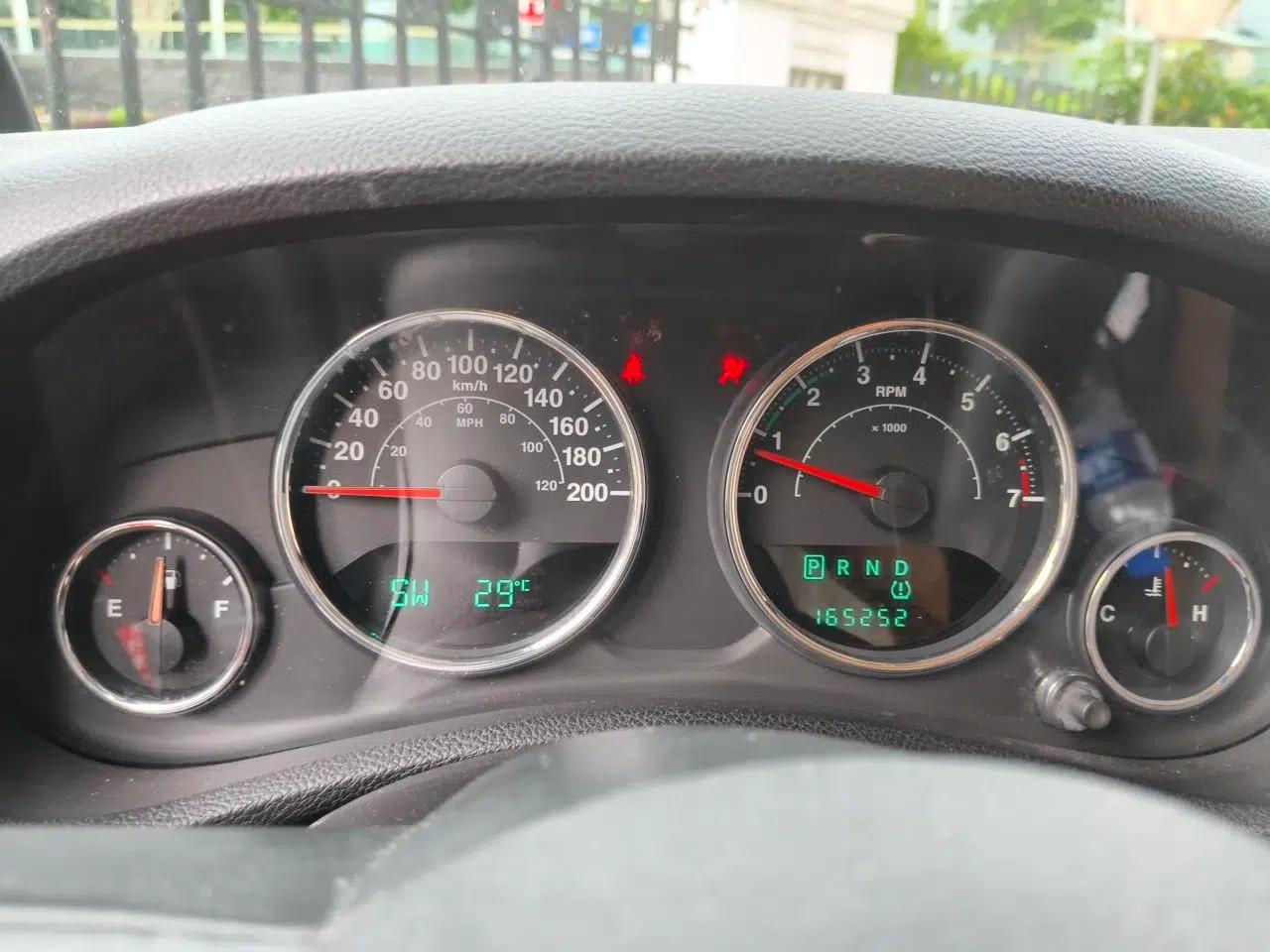 Jeep Wrangler 2012 3.6L Rubicon two-door model — миниатюра 11