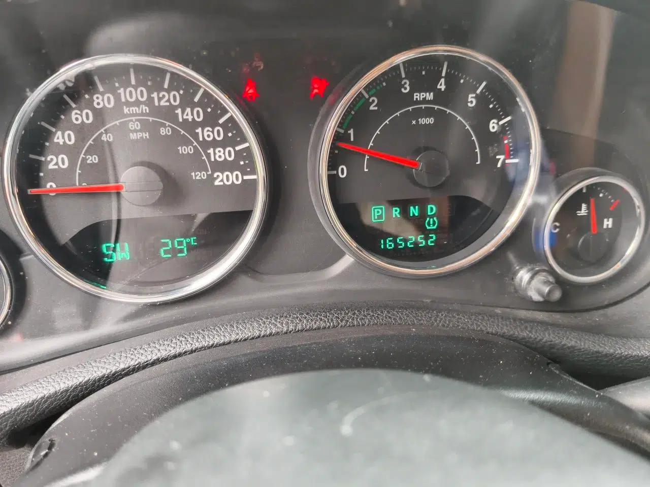 Jeep Wrangler 2012 3.6L Rubicon two-door model — миниатюра 12