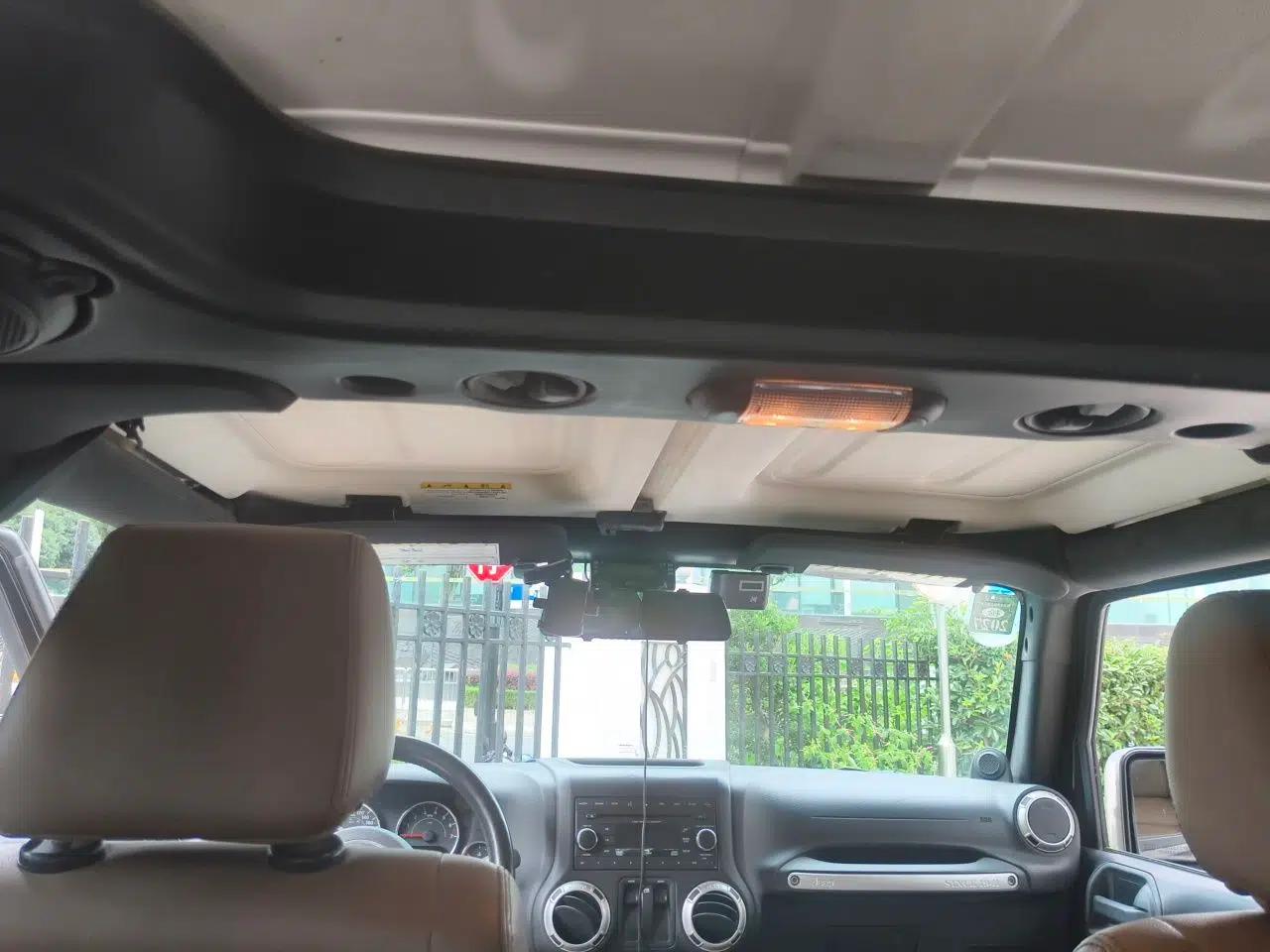 Jeep Wrangler 2012 3.6L Rubicon two-door model — миниатюра 18
