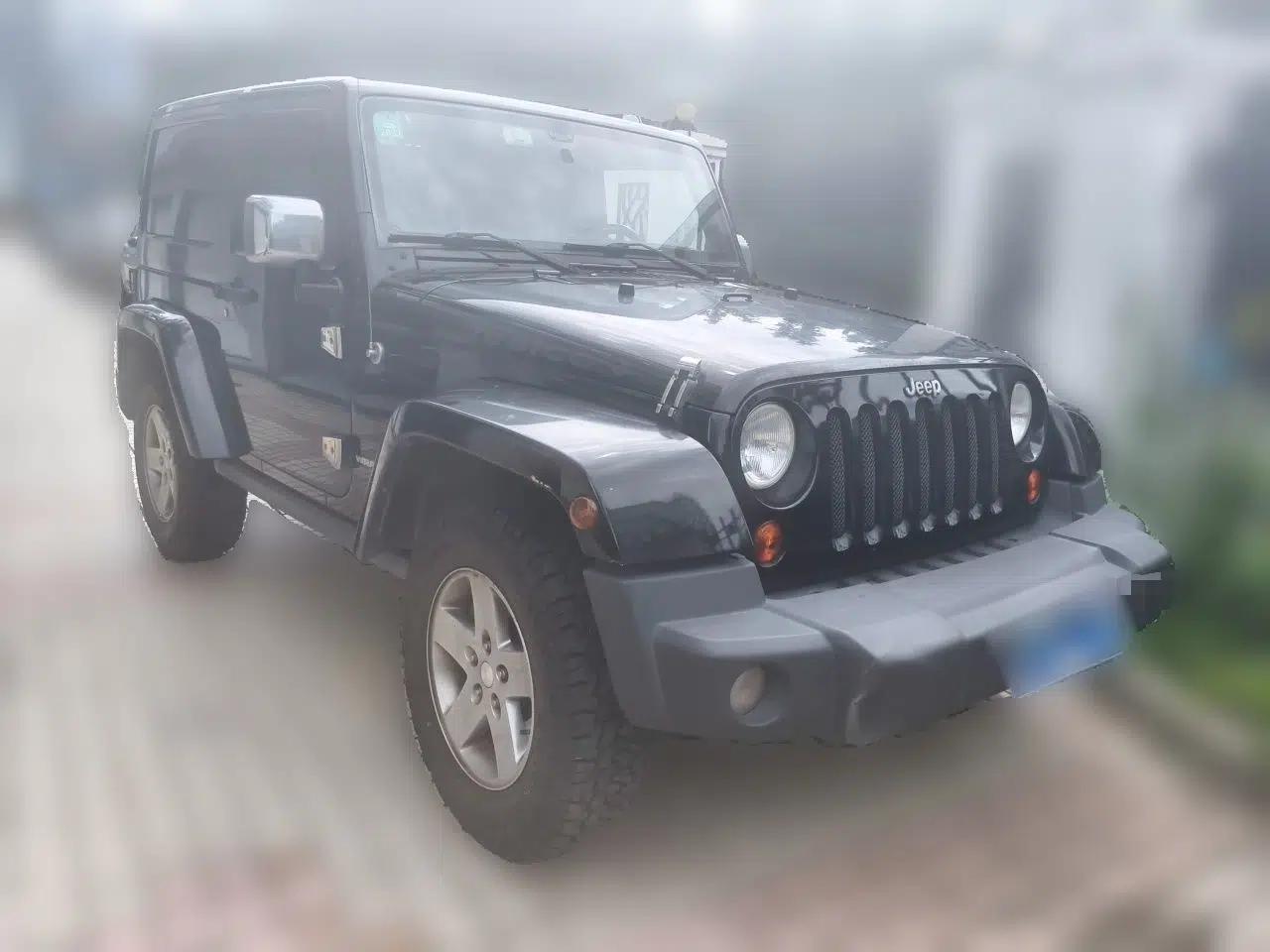 Jeep Wrangler 2012 3.6L Rubicon two-door model — миниатюра 3
