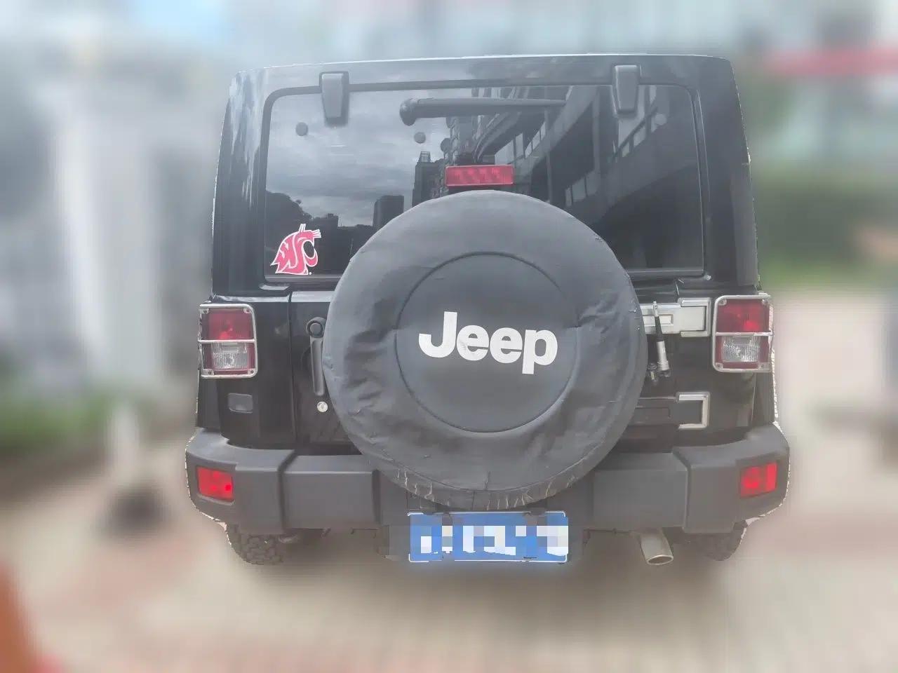 Jeep Wrangler 2012 3.6L Rubicon two-door model — миниатюра 5