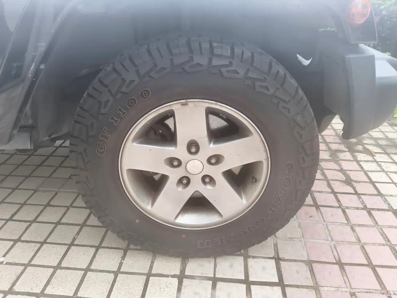 Jeep Wrangler 2012 3.6L Rubicon two-door model — миниатюра 8