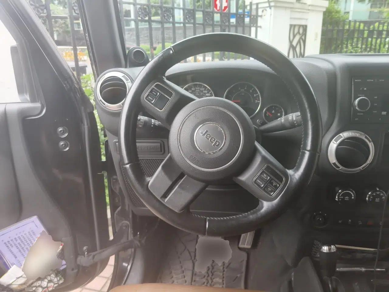 Jeep Wrangler 2012 3.6L Rubicon two-door model — миниатюра 10