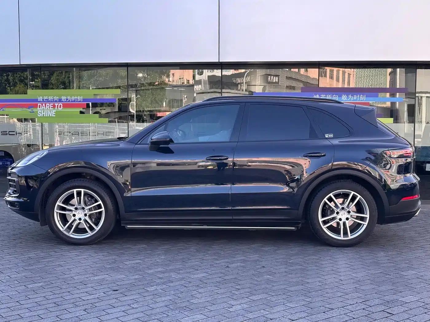 2022 Cayenne 3.0T Platinum Edition — миниатюра 4