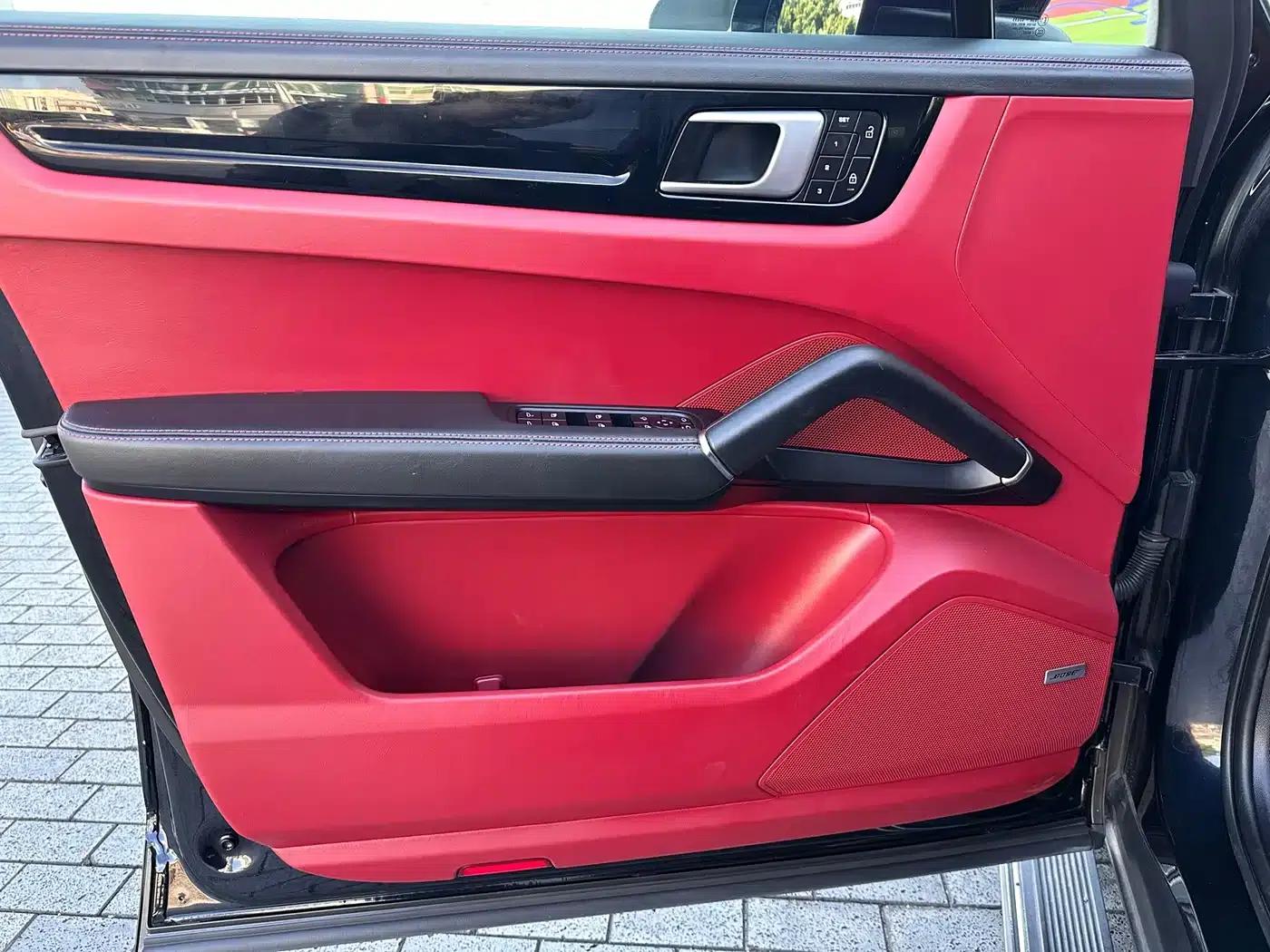 2022 Cayenne 3.0T Platinum Edition — миниатюра 9