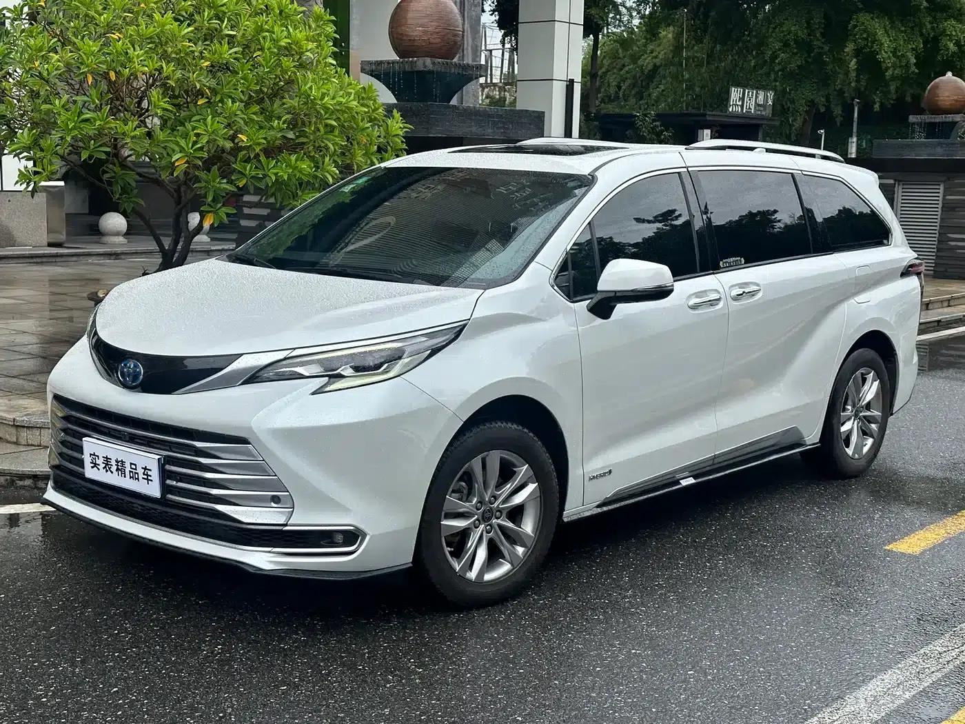 2021 Sienna 2.5L Hybrid Platinum Edition — миниатюра 1