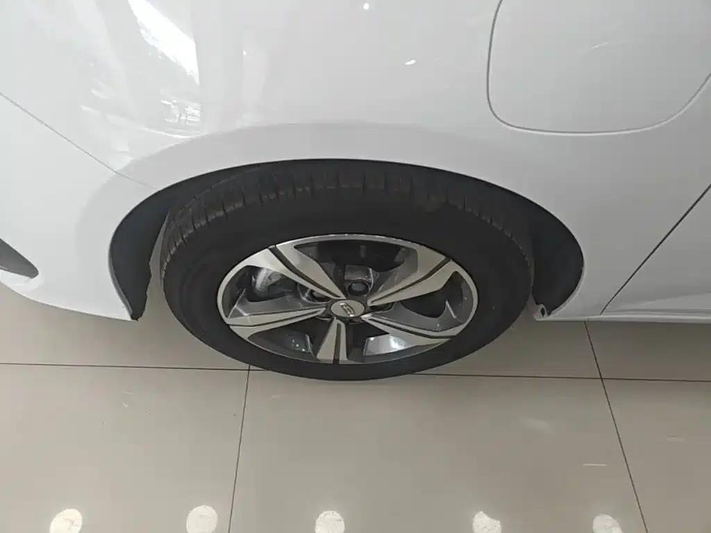 Geely Emgrand L HiP 2024 Dragon Edition 1.5TD-DHT Pro 100KM Superior Model — миниатюра 23