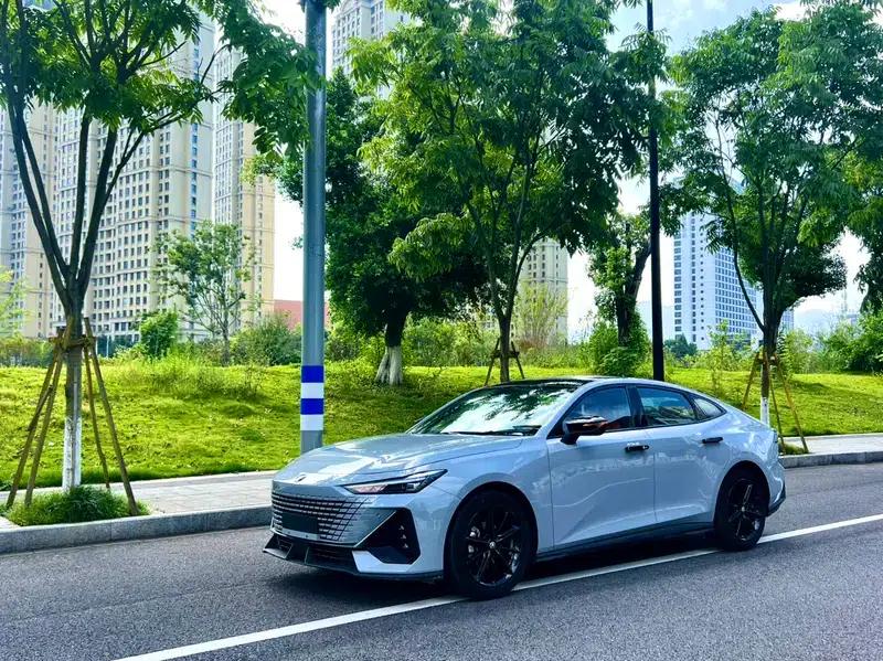 Changan UNI-V 2023 1.5T Premium Edition — миниатюра 1