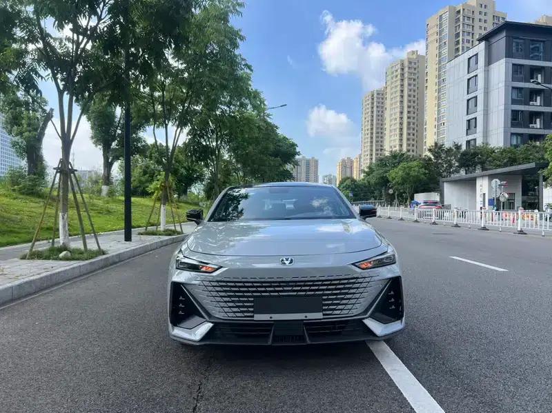 Changan UNI-V 2023 1.5T Premium Edition — миниатюра 2