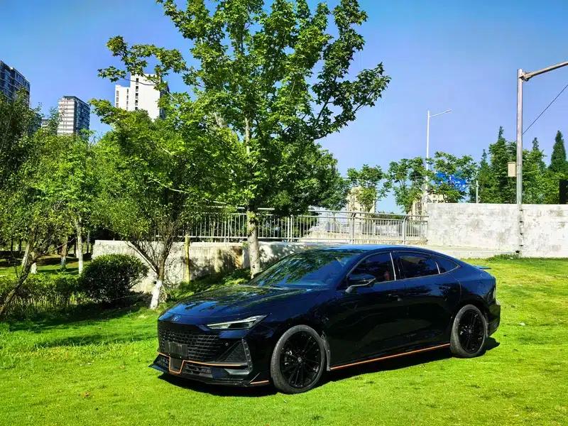 Changan UNI-V 2023 1.5T Sport Edition — миниатюра 1