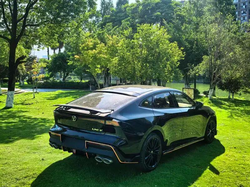 Changan UNI-V 2023 1.5T Sport Edition — миниатюра 6