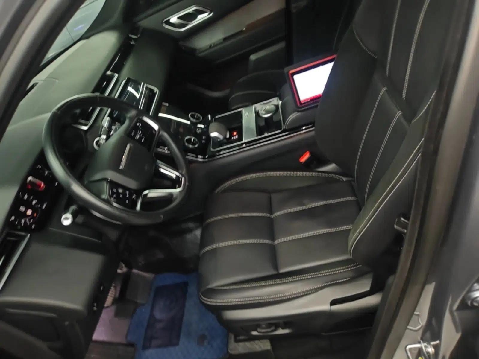 Land Rover Range Velar 2021 P250 Sparkling Black Limited Edition — миниатюра 22