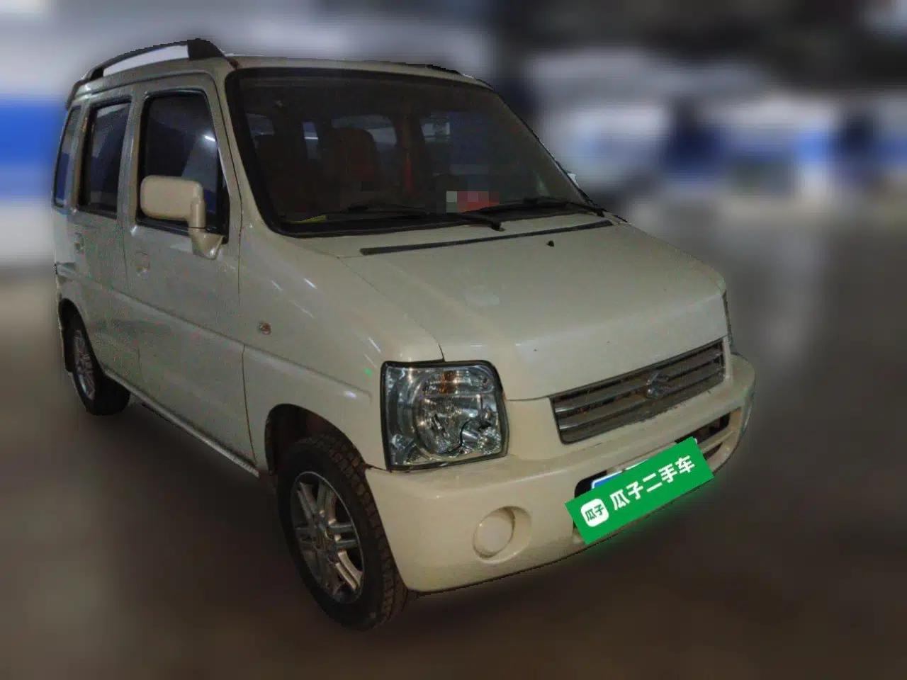 Suzuki Wagon R 2015 1.0L Manual Comfort Model — миниатюра 3