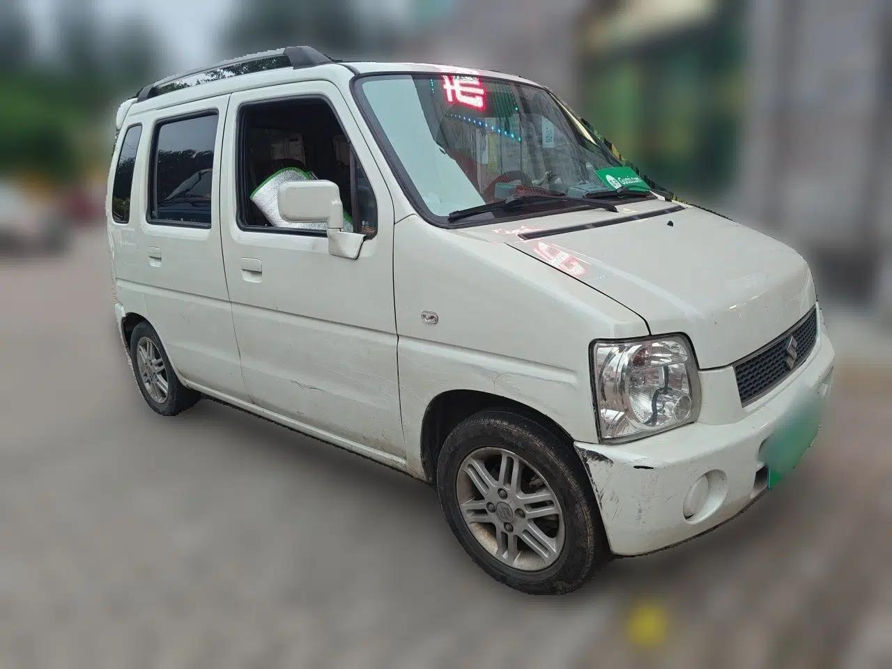 Suzuki Wagon R 2015 1.0L Manual Comfort Model — миниатюра 3